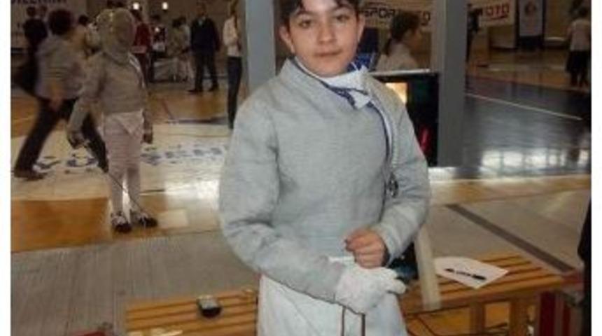 G&ouml;lbaşılı Sporcu Eskrimde 2. Oldu