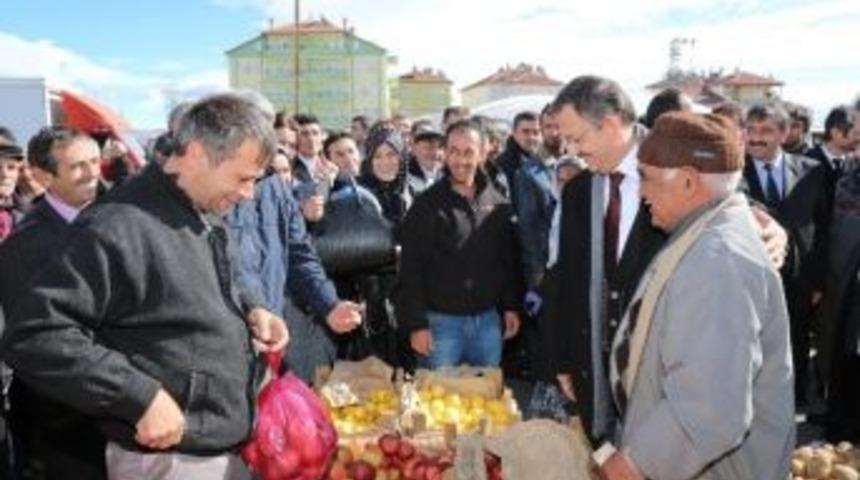 Tomarza Halkı Başkan &Ouml;zhaseki'den Beklentisini Sloganlaştırdı