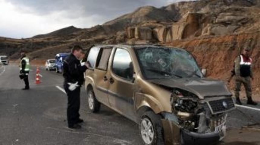 Suşehri&rsquo;nde Trafik Kazası: 1 Yaralı