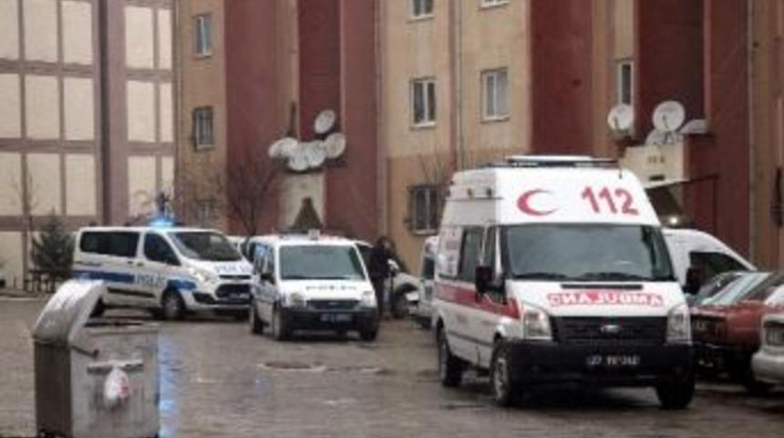 Banyoda Kafasına Ateş Ederek İntihar Etti