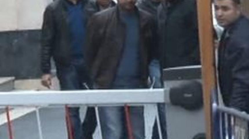 (özel Haber) Mhp'nin Seçim Bürosuna Saldıran Zanlılar Sağlık Kontrolüne Çıkarıldı