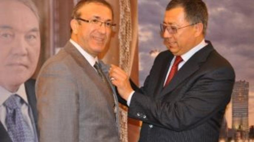 Bekir Şişman'a &Ouml;d&uuml;l