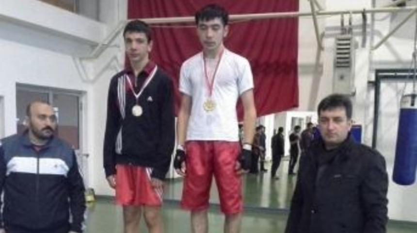 Yıldız Boks&ouml;rler, Ringin Tozunu Aldı