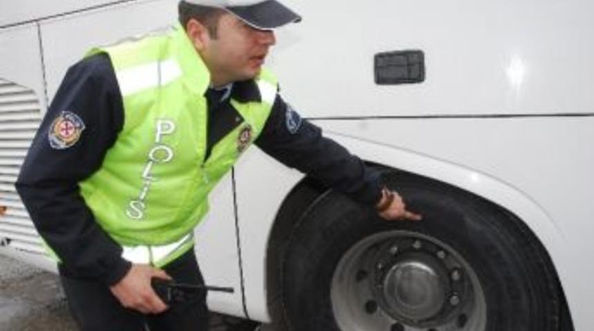 D&uuml;zce polisi kış lastikleri uygulaması yaptı