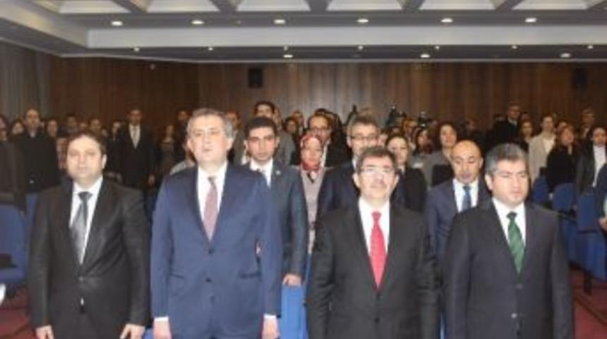 &Ccedil;evre Ve Şehircilik Bakanı İdris G&uuml;ll&uuml;ce: