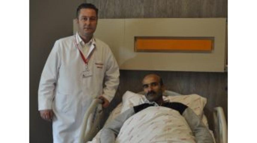 At Nalı Şeklindeki B&ouml;breğinden Taşlar, A&ccedil;ık Ameliyat Y&ouml;ntemiyle Alındı