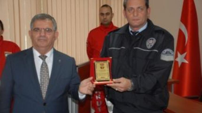 Fethiye&rsquo;de Yaralıları Kurtarmak İ&ccedil;in M&uuml;cadele Eden G&ouml;revlilere Plaket