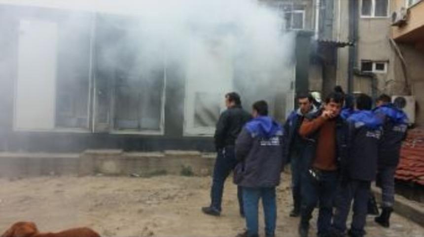 Elektrikli Isıtıcılara Fazla Y&uuml;klenen Esnaf Trafoyu Patlattı