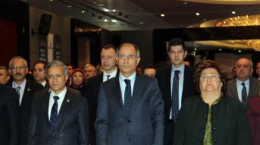 Vizyon Dergisi &ldquo;2013&rsquo;&uuml;n En&rsquo;leri &Ouml;d&uuml;l T&ouml;reni&rdquo;