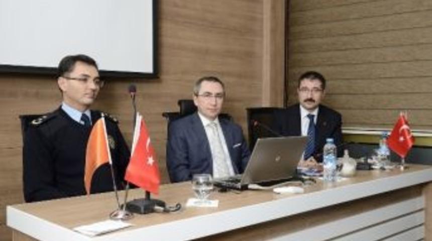 &Ccedil;orum Polisi İşadamlarını Bilgilendirdi