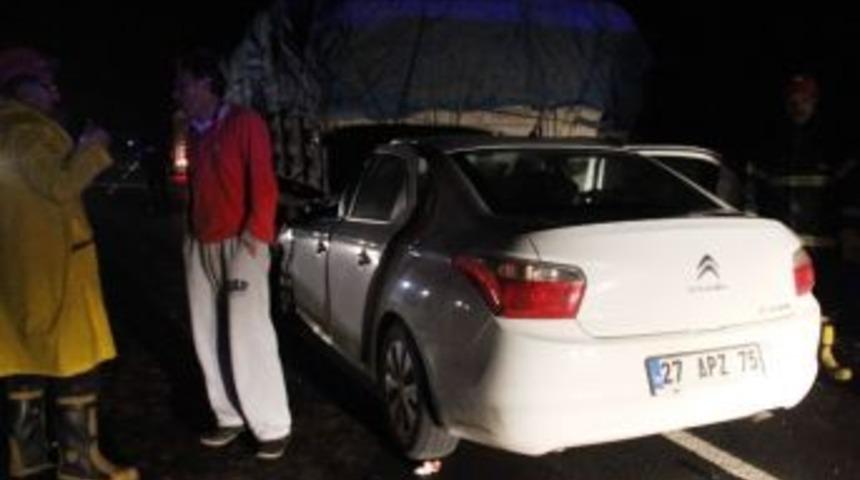 Otomobil Tır'ın Altına Girdi: 1 Yaralı