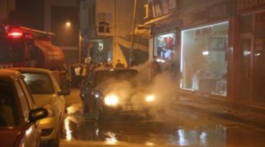 Seyir Halindeki Ara&ccedil; Alev Aldı