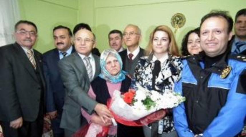 Aydın&rsquo;ın Yaşlı &Ccedil;ınarı Ayşe Teyze Evinde Ziyaret Edildi