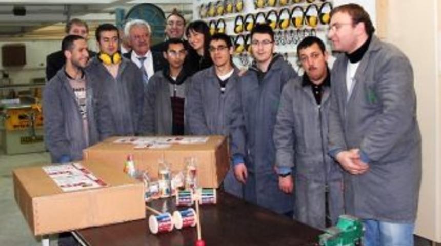 Engelli Gen&ccedil;lerin İlk Oyuncakları Taurus Avm'de