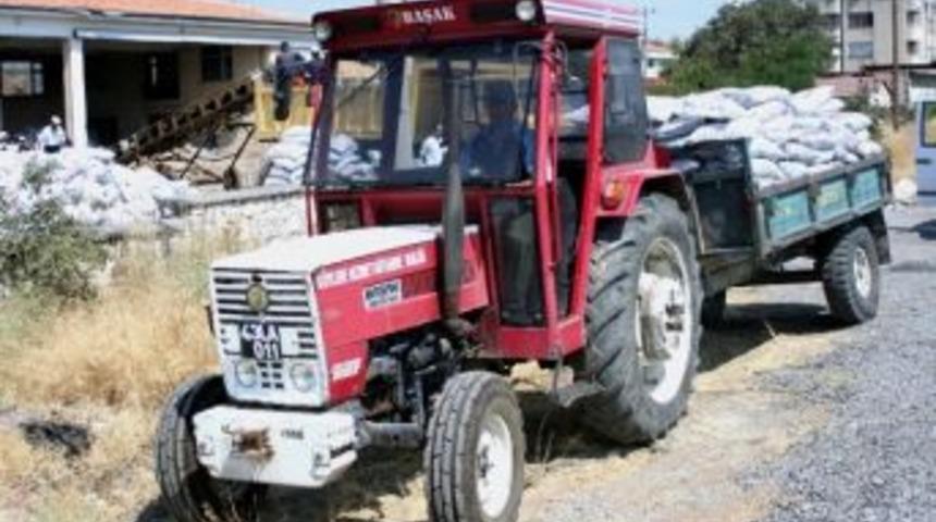 Gediz&rsquo;de 2 Bin Aileye K&ouml;m&uuml;r Yardımı