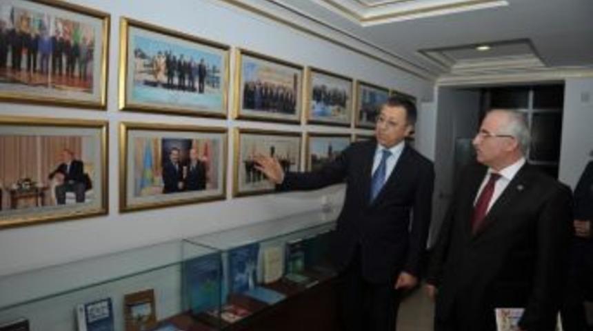 Vali Tuna'dan Kazakistan B&uuml;y&uuml;kel&ccedil;isi T&uuml;ymabayev'e Ziyaret