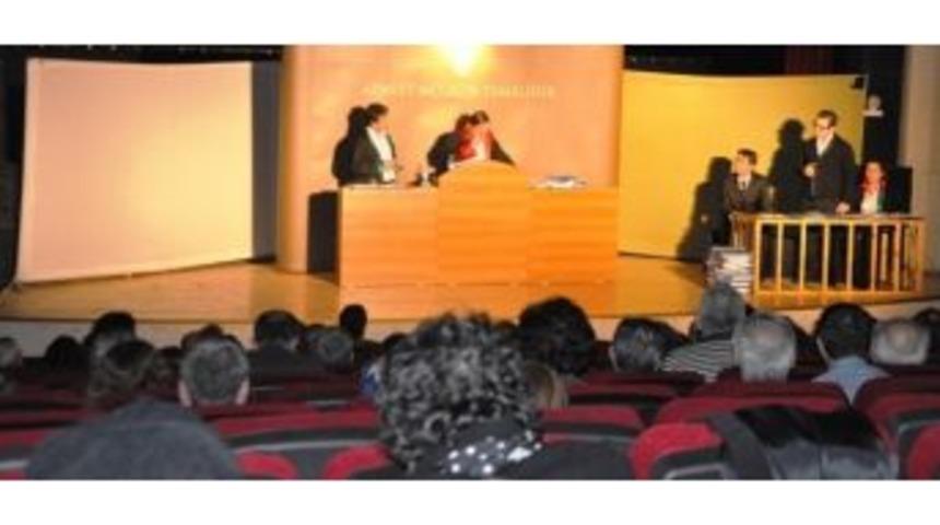 &ldquo;yargıtat&ouml;r&rdquo; &Ouml;demiş&rsquo;te Ayakta Alkışlandı