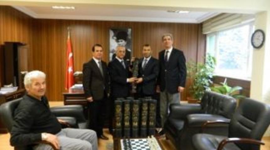 24 Okula Satran&ccedil; Seti Dağıtıldı