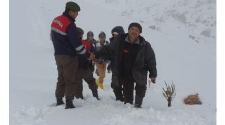 Kar Yolları Kapatınca Yaylada Mahsur Kaldılar