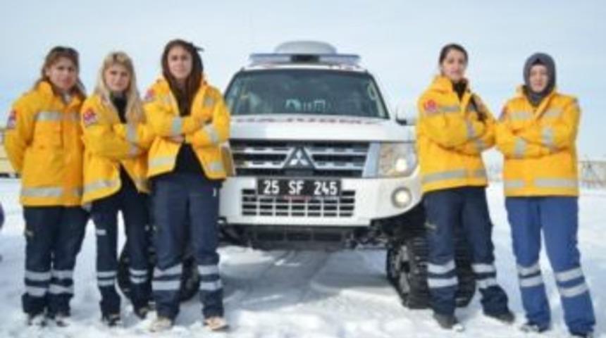 Kar, Kış Demeden Hasta Kurtarıyorlar