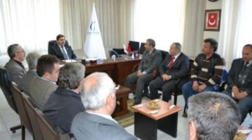 Rekt&ouml;r Pakdemirli Kula Meslek Y&uuml;ksekokulu'nu Ziyaret Etti