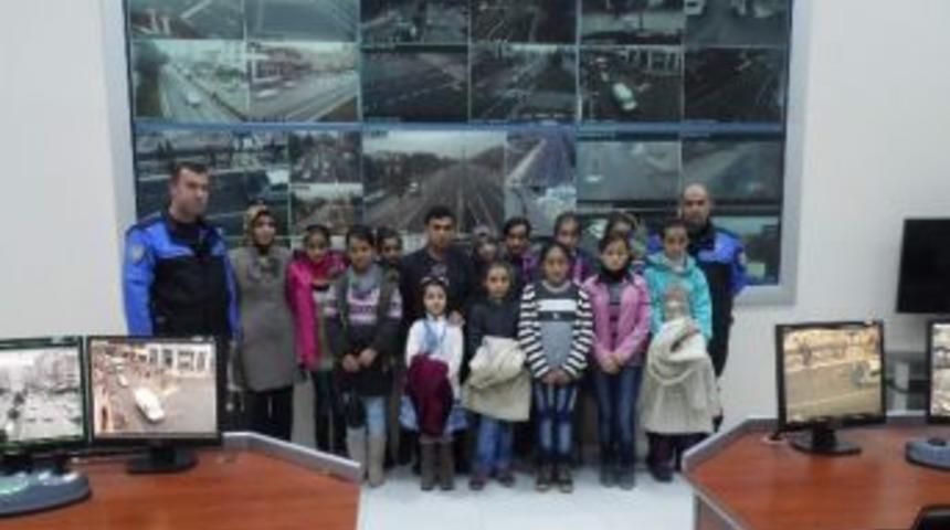 &Ouml;ğrenciler Mobese Binasını Gezdi