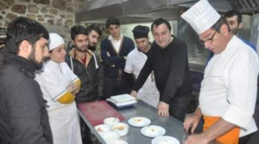 Artuklu &Uuml;niversitesi &Ouml;ğrencilerine Mutfak Teknikleri Eğitimi