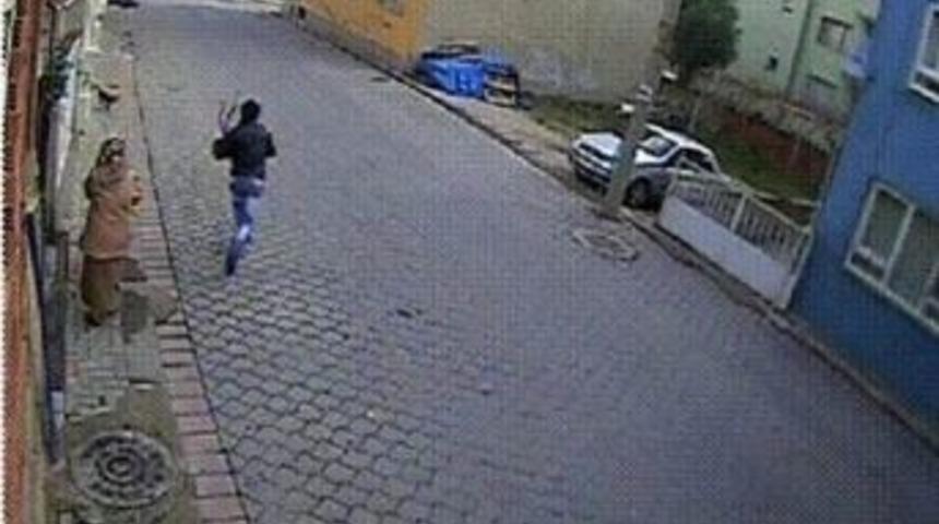 Sokak Ortasında Kapka&ccedil; G&uuml;venlik Kamerasında