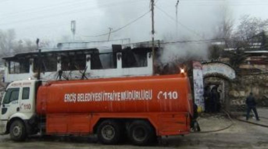 Erciş&rsquo;te İşyeri Yangını