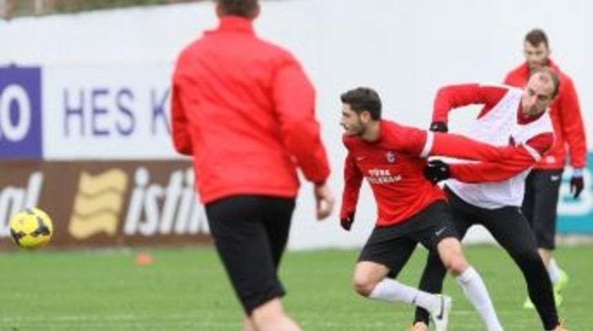 Ak&ccedil;ay, "&ccedil;aykur Rizespor Karşısında Sahada Savaşacağız"