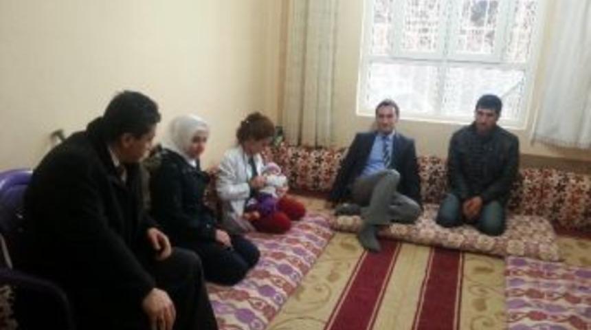 Hastane Y&ouml;neticileri, Hastaları Evlerinde Ziyaret Ediyor