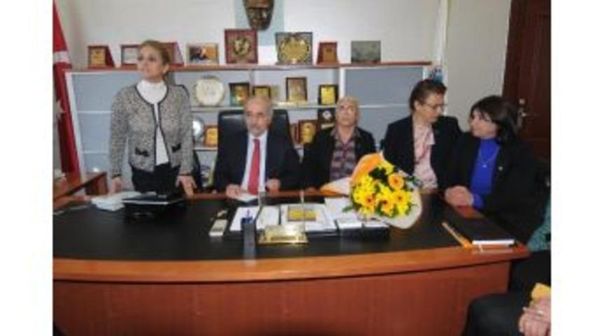 Chp Kadın Kollarından Başkan Gen&ccedil;&rsquo;e Ziyaret
