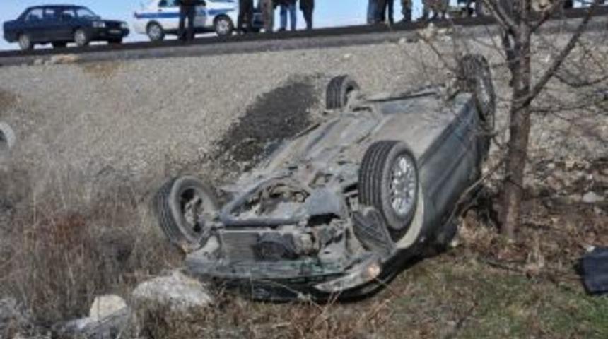 Akşehir&rsquo;de Otomobiller &Ccedil;arpıştı: 2 Yaralı