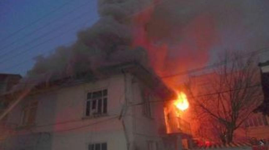 Denizli'de Boş Evde Yangın &Ccedil;ıktı