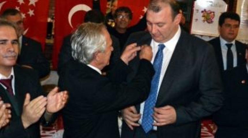 Ak Parti'den İstifa Eden Belediye Başkanı Saadet Partisi'ne Katıldı