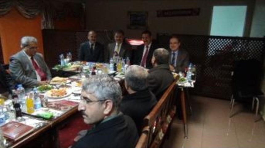 Ak Parti Ak&ccedil;adağ&rsquo;da Se&ccedil;im Strateji Toplantısı Yaptı