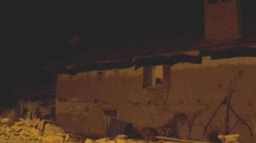 Dayısını &Ouml;ld&uuml;rd&uuml;, Yengesini Ağır Yaraladı