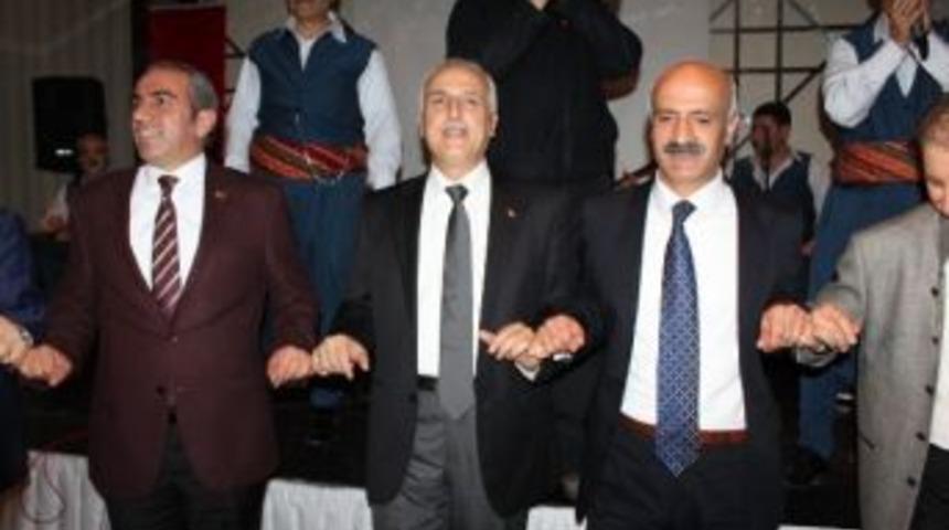 Vali H&uuml;seyin Avni Mutlu&rsquo;dan Halay Şov