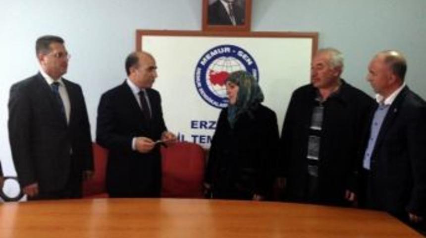 Sağlık Sen'den Hayatını Kaybeden Sağlık &Ccedil;alışanının Ailesine Yardım