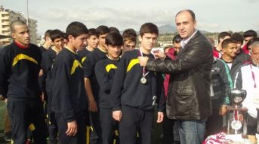 S&ouml;ke İdman Yurdu Ve Yıldızg&uuml;c&uuml; Kupalarına Kavuştu