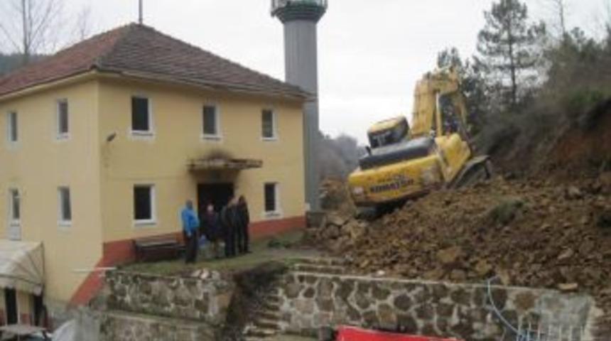 Kavakdere Cami &ccedil;evresi g&uuml;zelleşiyor