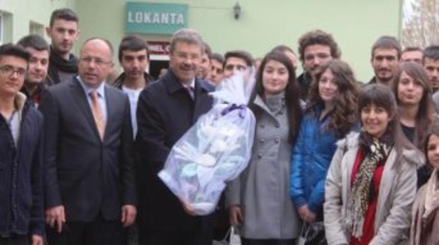 Kayseri Şeker Eğitim Ve Sağlık Vakfı, &Ouml;ğrencileri İle Bir Araya Geldi