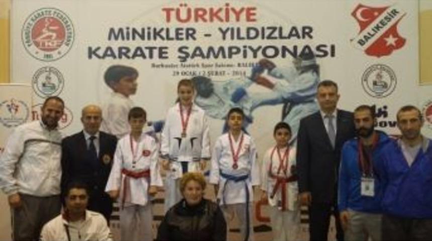 D&uuml;zceli, Minik Karateciler, G&ouml;z Doldurdu