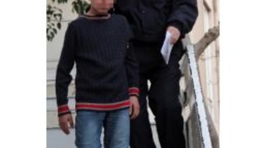 İş Yerinden Kablo &Ccedil;alan 3 &Ccedil;ocuk Yakalandı