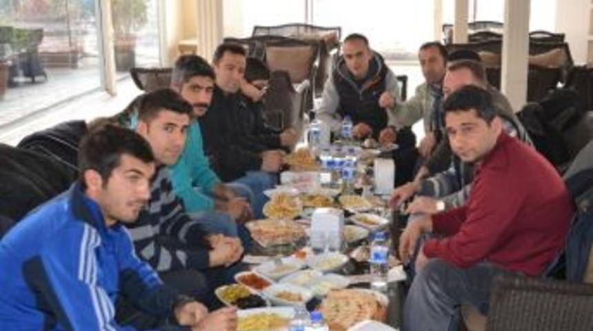 Badminton Hakemlerine Seminer Verildi