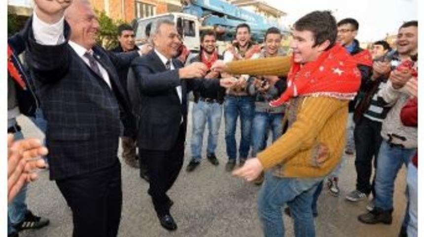 Başkan Kocaoğlu, Kemalpaşa'da Asker Uğurladı