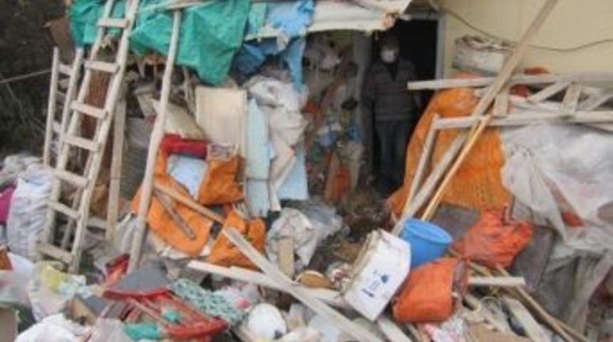 Doğanşehir&rsquo;de &Ccedil;&ouml;p Ev Ortaya &Ccedil;ıktı