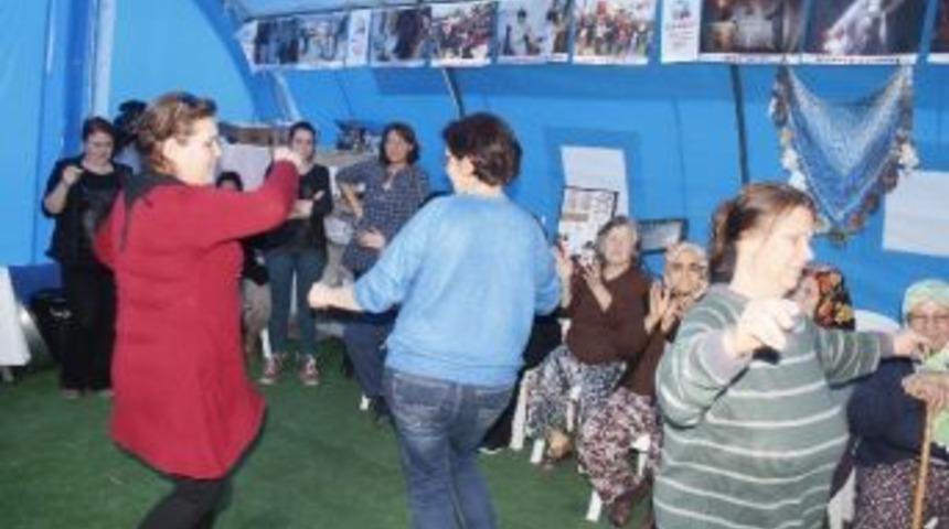 Selçuk'ta Etkinlik Çadırına Yoğun İlgi