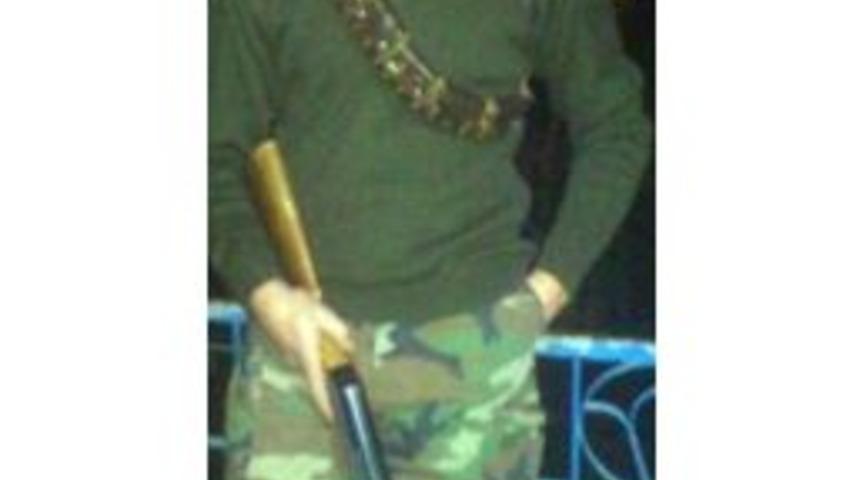 Poz Verdiği Av T&uuml;feğiyle İntihar Etti