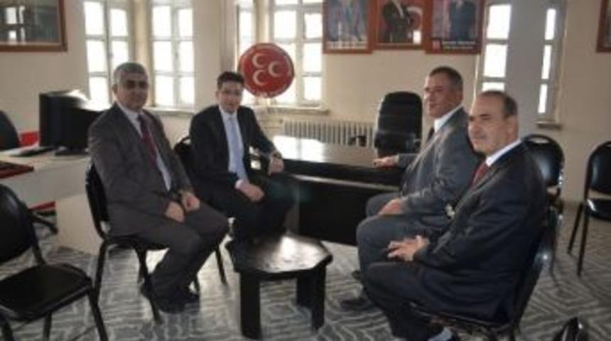 Kula Kaymakamı Hakyemez , Mhp’yi Ziyaret Etti